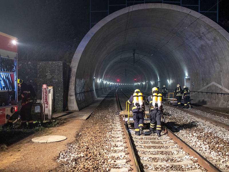 Cvičení IZS ve votickém železničním tunelu.