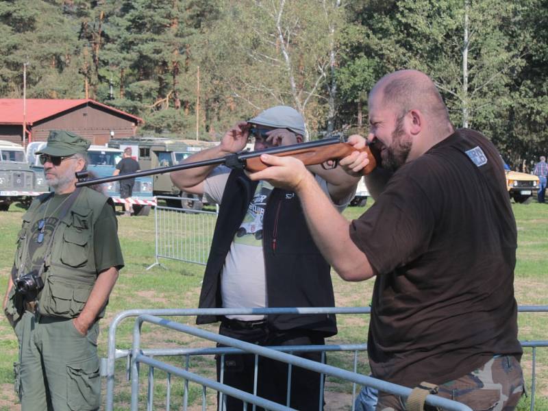 Sraz Land Roverů ve VTM Lešany se konal v sobotu 19. září už potřetí.