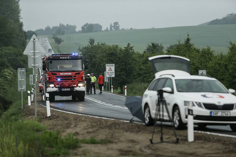 Ke srážce vlaku s autobusem došlo u Struhařova na Benešovsku v neděli 14. června.