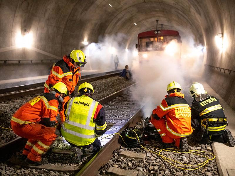 Cvičení IZS ve votickém železničním tunelu.