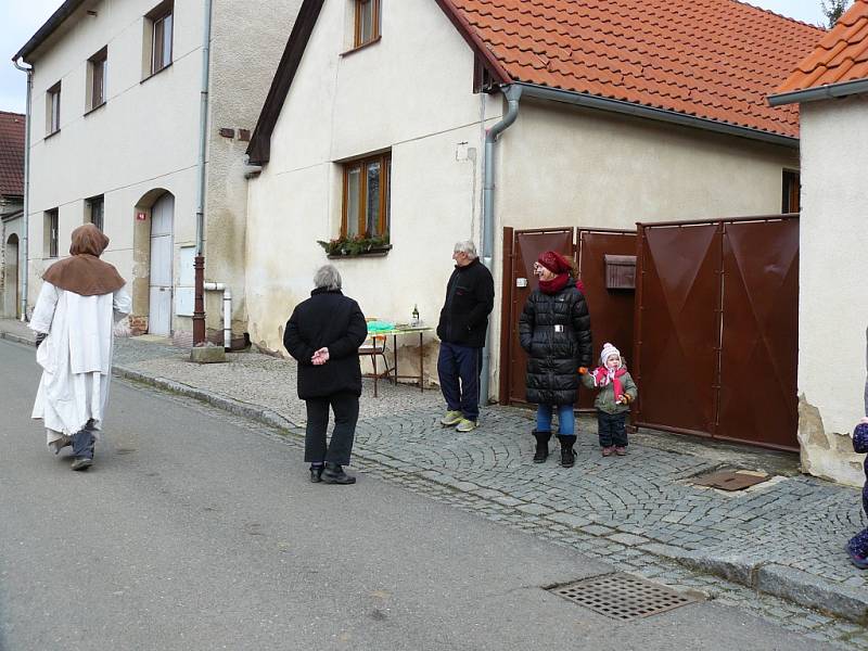 Masopust zahájili také v Pyšelích, a to tradičním průvodem masek.