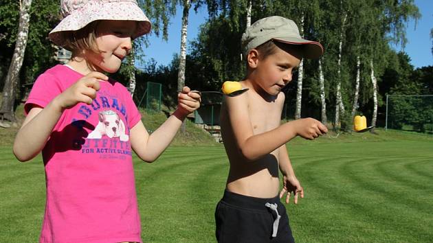 Děti z Mezna si připomněly Světový den životního prostředí pomocí venkovních her. 