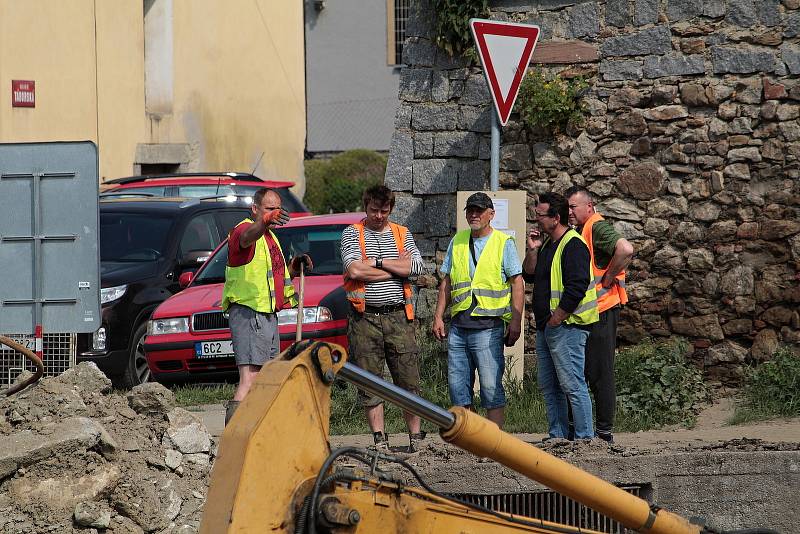 Pivovarský rybník v Louňovicích pod Blaníkem.