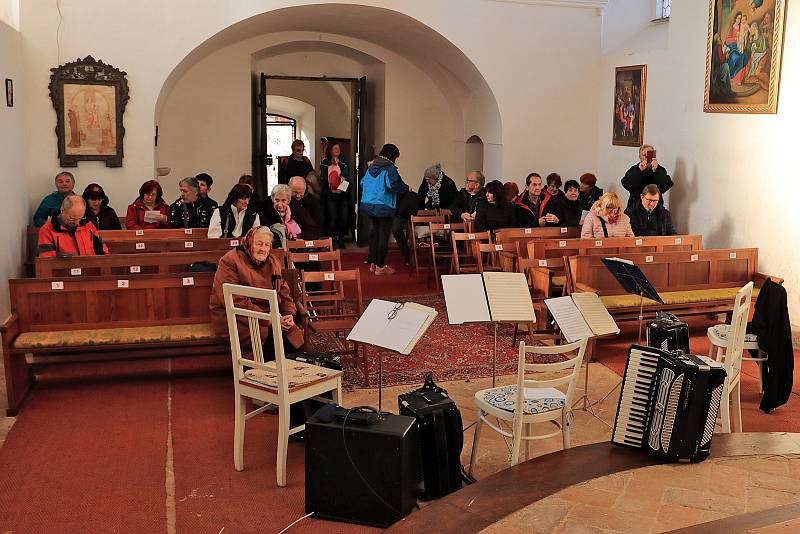 Koncert akordeonového kvarteta Pražské barokní harmoniky v kostele. sv. Klimenta Lštění.