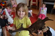 Děti v Mateřské škole MiniSvět v Mrači se seznamovaly s životem jelenů, srnců a laní.