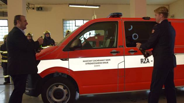 Obměnit záchranné auto umožnily hasičům příspěvky z regionu