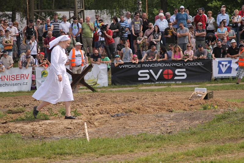 Vojenské technické muzeum se opět po roce velkolepě otevřelo veřejnosti. Dvacátou druhou sezonu zahájil průlet letounů i ukázka bitvy u Zborova.