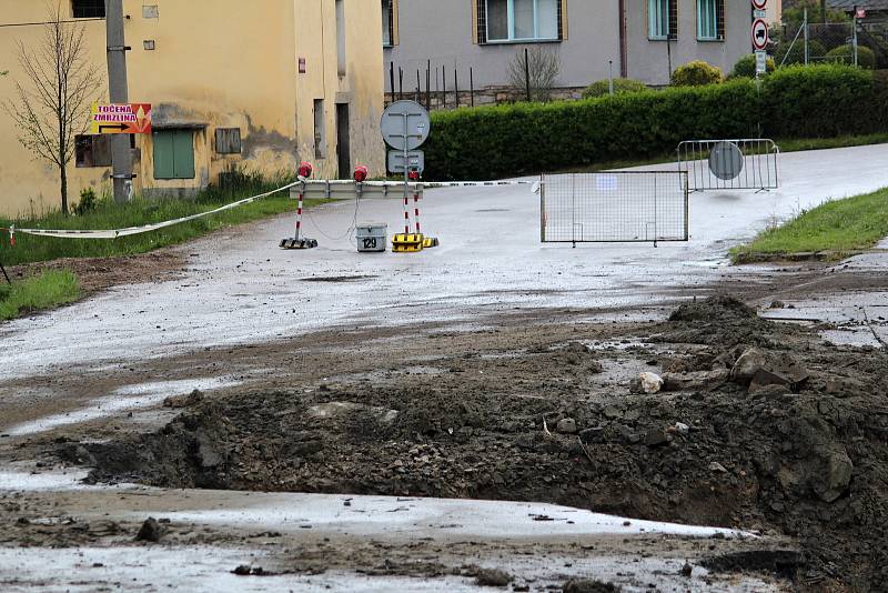 Rekonstrukce Pivovarského rybníka v Louňovicích pod Blaníkem, stav v pátek 21. května 2021.