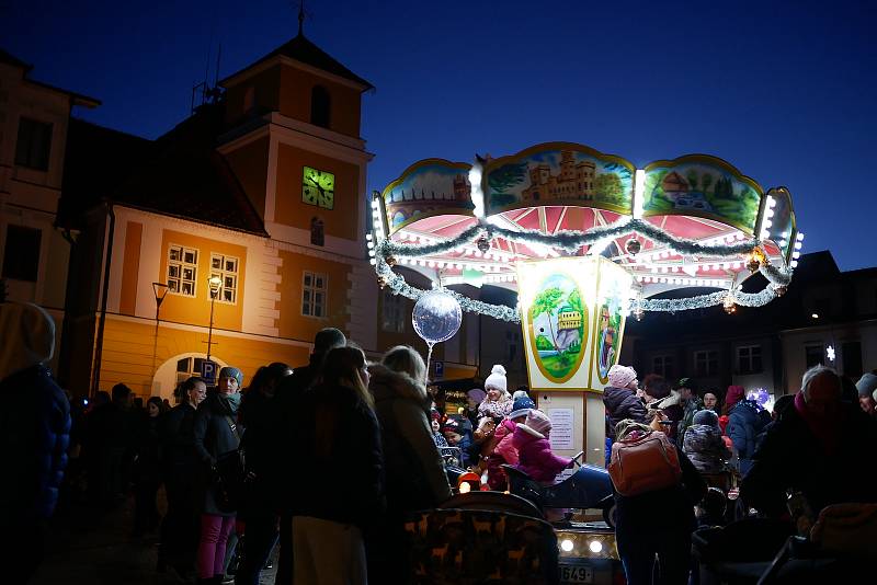 Zahájení adventu a rozsvícení vánočního stromku ve Voticích.