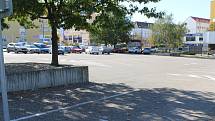 Parkoviště Pod Brankou je nyní bez stánku, napřesrok by tam měli vyrůst hned dva.