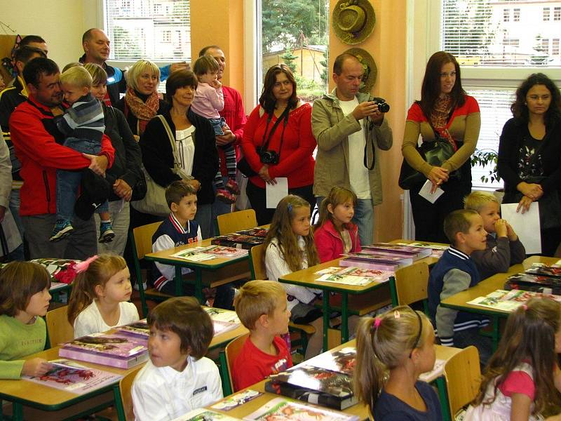 Zahájení školního roku v prvních třídách ZŠ Dukelská Benešov - třída 1. B učitelky Jiřiny Jandačové. 