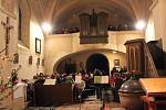 Kostele Narození Panny Marie je pro obyvatele Vysokého Újezdu jedním z nejdůležitějších míst, v němž se konají například také vánoční koncerty.