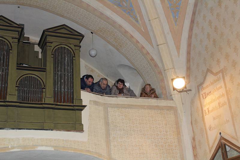 Tříkrálový koncert skupiny Pražec ve vysokoújezdském kostele.