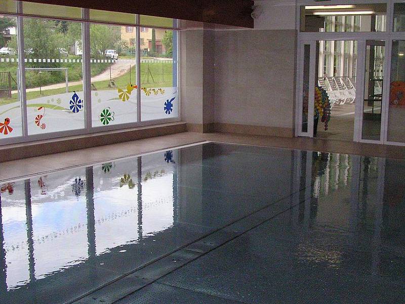 Bazén v Benešově po rekonstrukci.