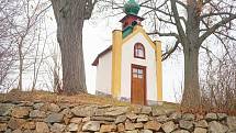 Kaplička se zvoničkou sv. Anny v Uhřicích z roku 1820.