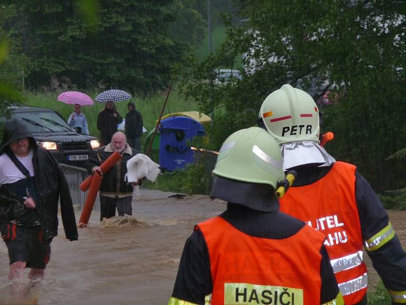 Velká voda v Hrusicích u Týnce nad Sázavou.