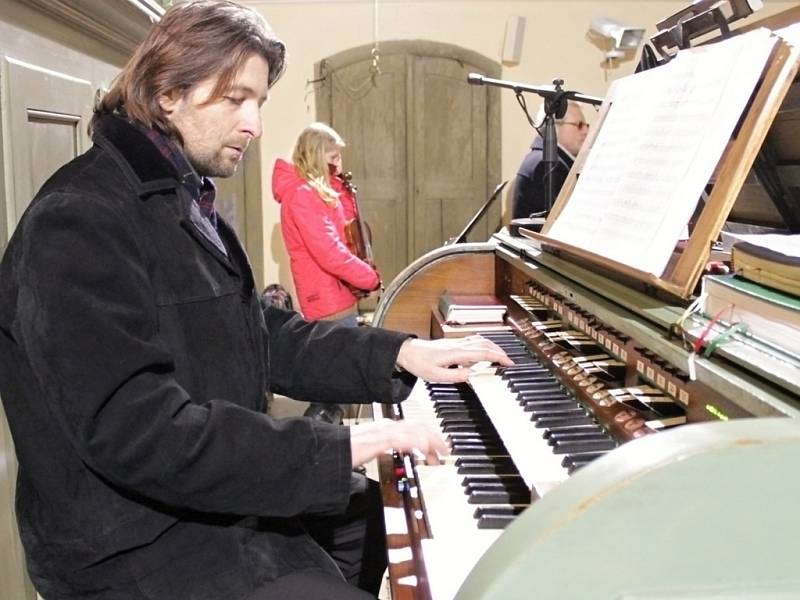 Vánoční koncert v kostele s. Mikuláše na benešovském Karlově.