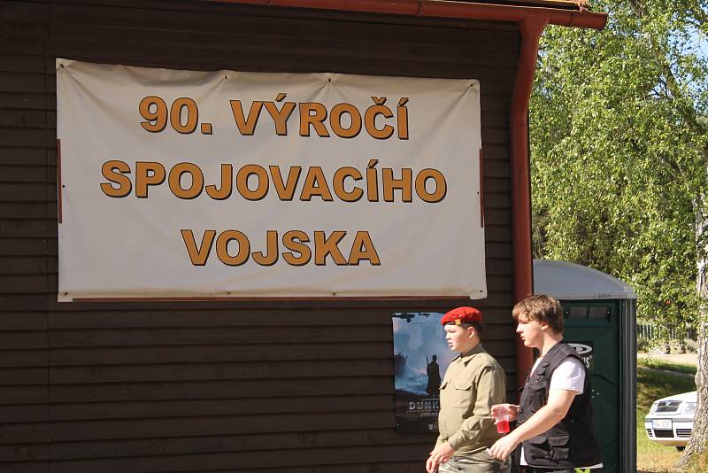 Vojenské technické muzeum se opět po roce velkolepě otevřelo veřejnosti. Dvacátou druhou sezonu zahájil průlet letounů i ukázka bitvy u Zborova.