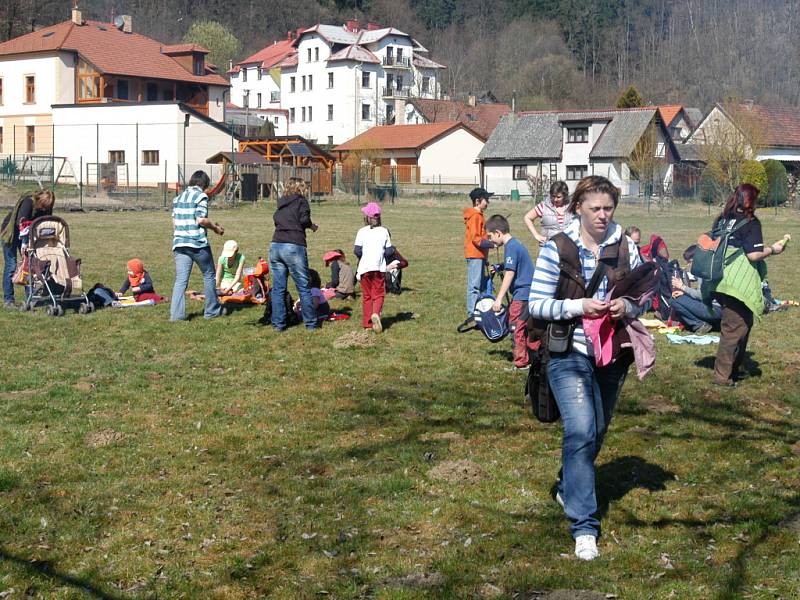 Vynesením Morany se děti z divišovské základní školy rozloučily se zimou.