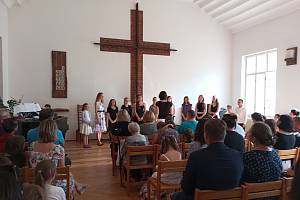 Koncert dětského pěveckého sboru Domu dětí a mládeže Benešov v kostele Českobratrské církve evangelické.