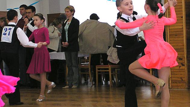 Mladí tanečníci mají zakázané orientální vlnění nebo aerobik - Benešovský  deník