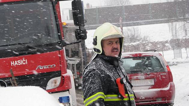 Operátoři linky 112 jsou v radiotelefoním spojení s jednotkou na výjezdu. Ilustrační foto.