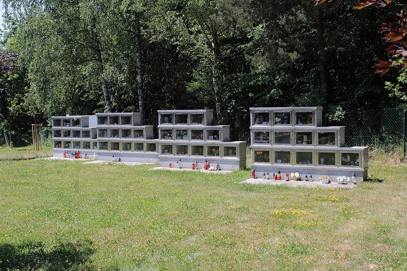 Týnecký hřbitov, červen 2022.