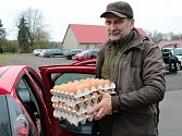 Prodej čerstvých vajec ve společnosti Mydlářka u Benešova.