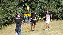 Mezinárodní turnaj v discgolfu probíhá v těchto dnech na Konopišti.