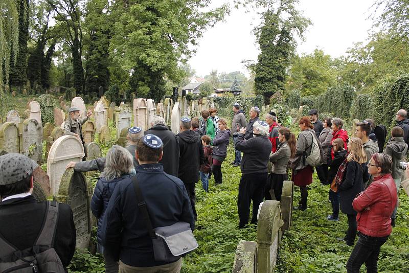 V Přistoupimi odhalili pamětní desku obětem holocaustu