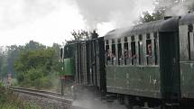 Sobotní jízdy historických vlaků s parní lokomotivou na trati Olbramovice - Sedlčany u Štětkovic.