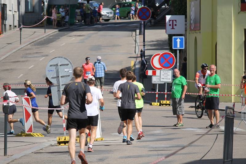 vyvrcholení Benešovského běžeckého festivalu, Benešovská desítka.