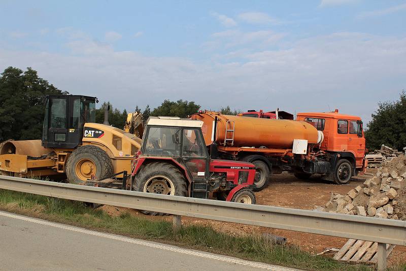 Zmodernizovaná dálniční odpočívka Střechov před dokončením.