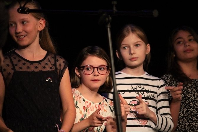 Koncert ZŠ Dukelská pro UNICEF se konal v Divadle Na Poště.