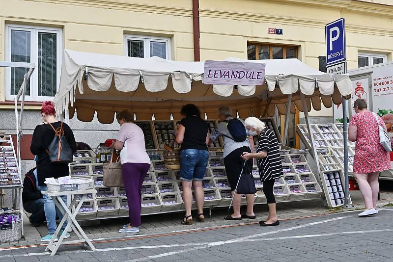 Ze druhých farmářských trhů na Masarykově náměstí v Benešově.