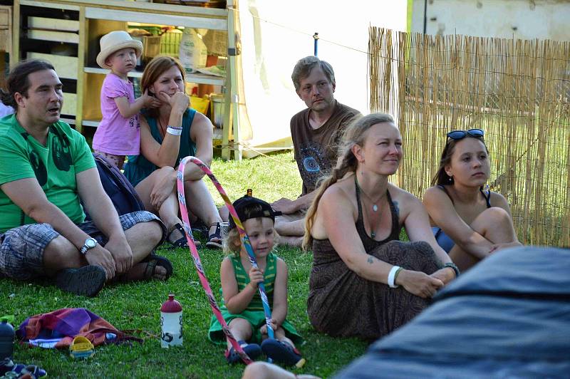 Z reggae festivalu na louňovickém zámku.