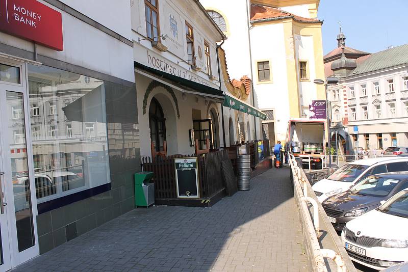 Restaurace na Benešovsku a jejich provozovatelé nový zákon o zákazu kouření příliš neprožívají. V případě, že někdo zákaz nebude respektovat, pomůže jim policie.