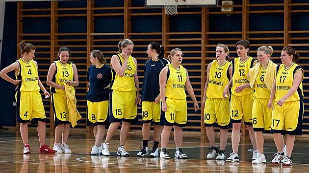 Basketbalisty Benešova B, které postoupily do II. ligy.