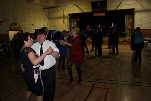 Benešovský deník | Hasičský ples v Načeradci proměnil školní tělocvičnu v taneční  parket | fotogalerie