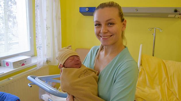 Mathias Koranda se manželům Nikol a Tomášovi narodil v benešovské nemocnici 10. prosince 2022 ve 14.27 hodin, vážil 3450 gramů. Bydlištěm rodiny jsou Mariánovice.