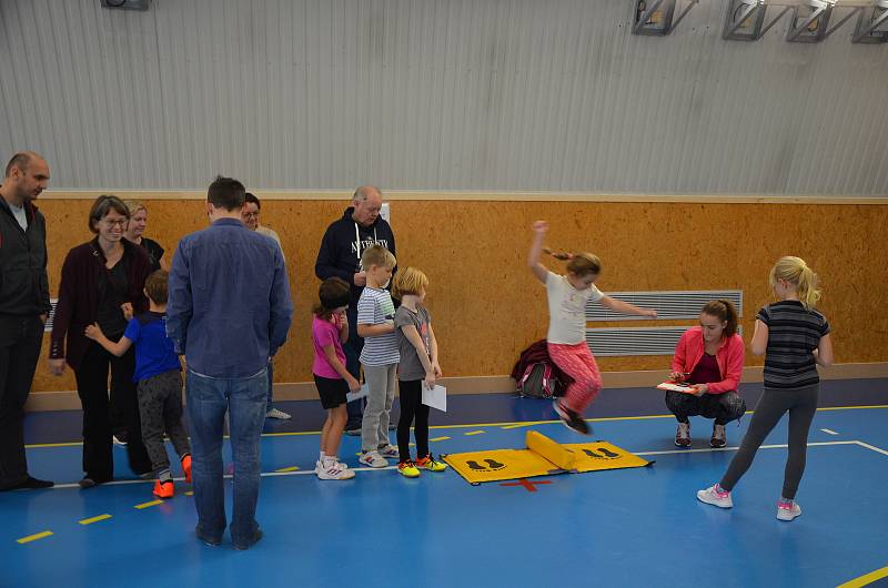 Mikulášské závody v dětské atletice uspořádalo Mateřské centrum Hvězdička v Benešově.