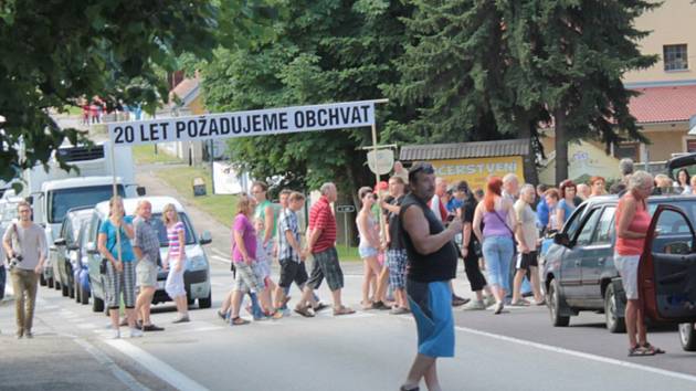 Protesty v Olbramovicích kvůli oddalování stavby obchvatu.