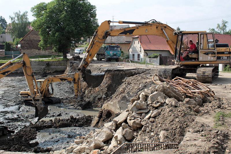 Pivovarský rybník v Louňovicích pod Blaníkem.