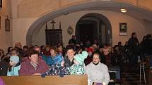 Tříkrálový koncert skupiny Pražec ve vysokoújezdském kostele.