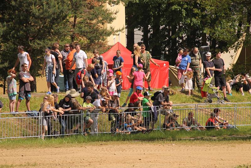 Vojenské technické muzeum se opět po roce velkolepě otevřelo veřejnosti. Dvacátou druhou sezonu zahájil průlet letounů i ukázka bitvy u Zborova.