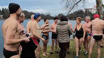 Novoroční běh a plavání otužilců se konaly v konopišťském zámeckém parku.