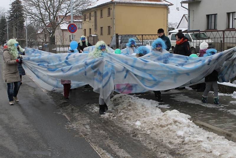 Masopustní rej oživil ulice Čechtic