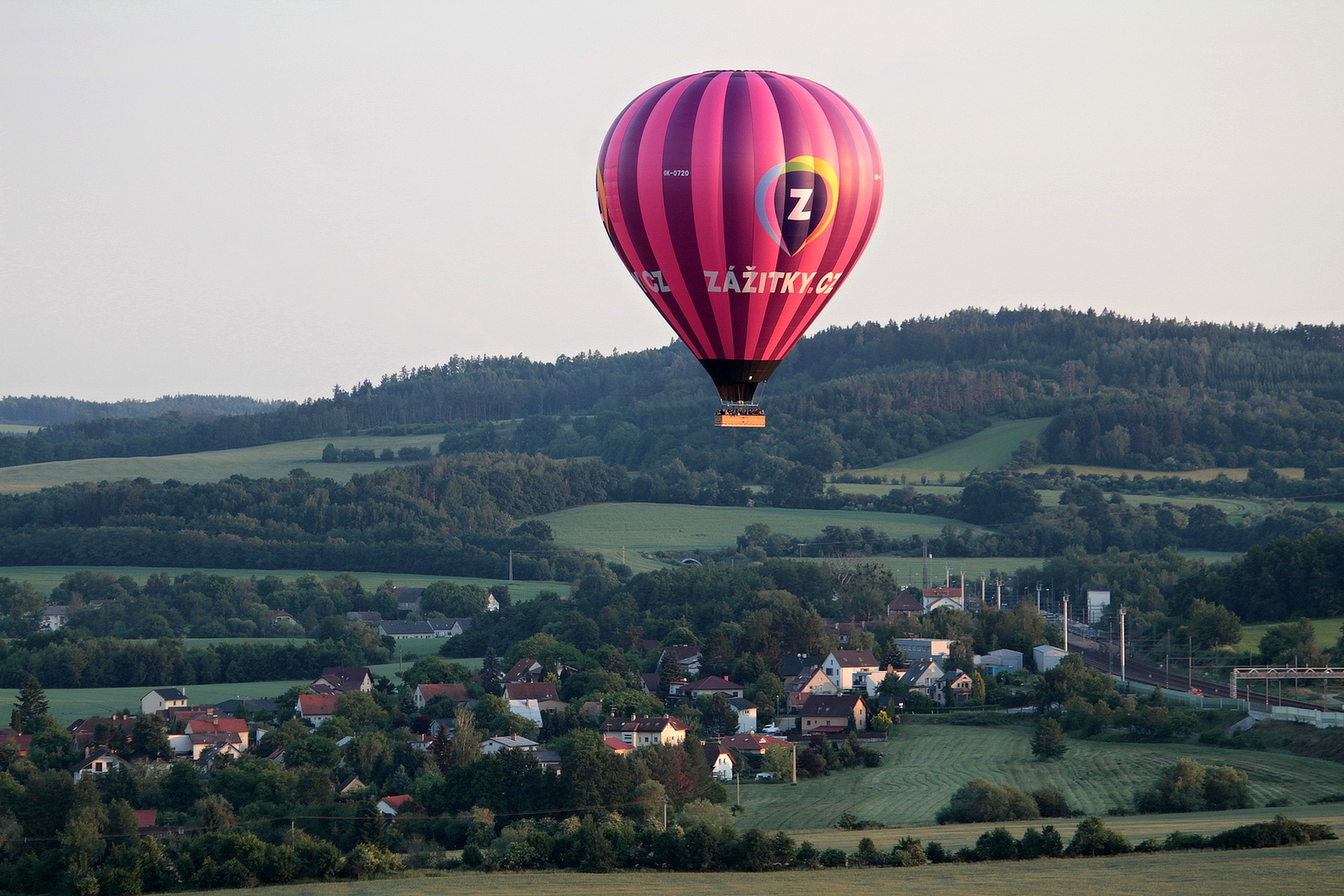 OBRAZEM: Největší balón ve střední Evropě premiérově odstartoval z Nesvačil  - Kolínský deník