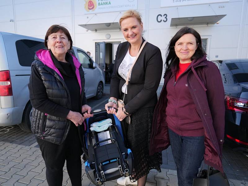 Mamince z řad ukrajinských uprchlíků pomáhá Středočeský kraj až v Ústí nad Labem.