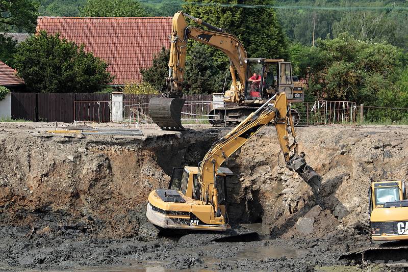 Pivovarský rybník v Louňovicích pod Blaníkem.